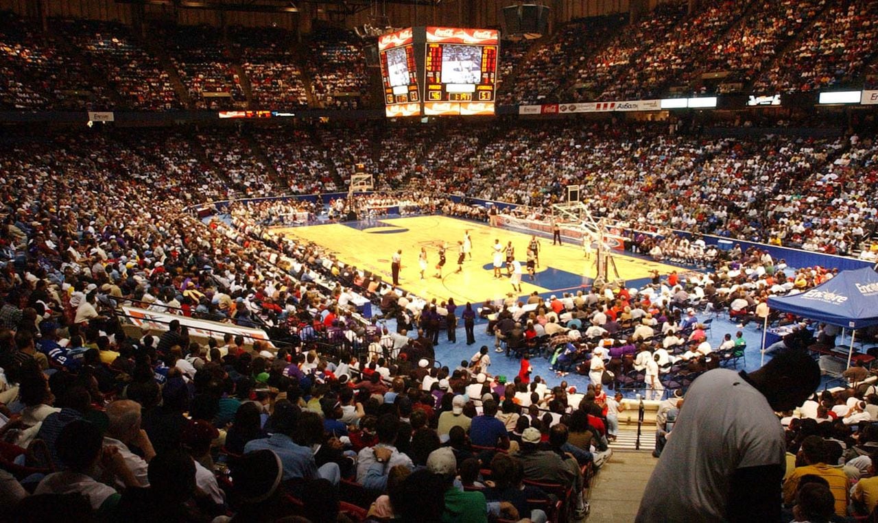 20 years ago: Largest high school basketball crowd in state history watches John Carroll-Parker championship