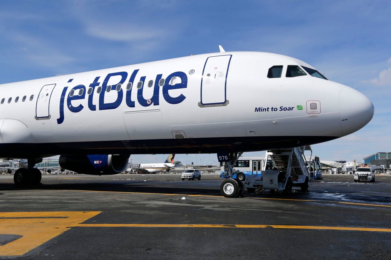 âDrunkâ JetBlue passenger brought booze on London to NYC flight, is restrained, company says