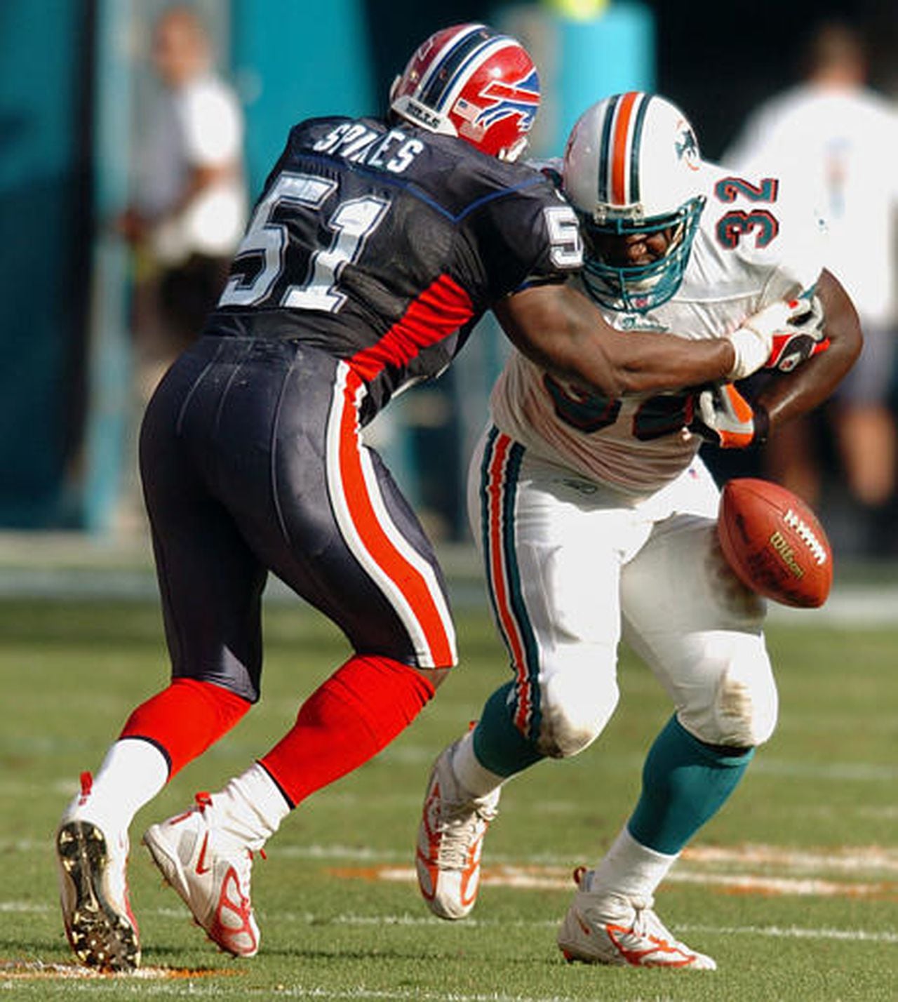 Buffalo Bills linebacker Takeo Spikes