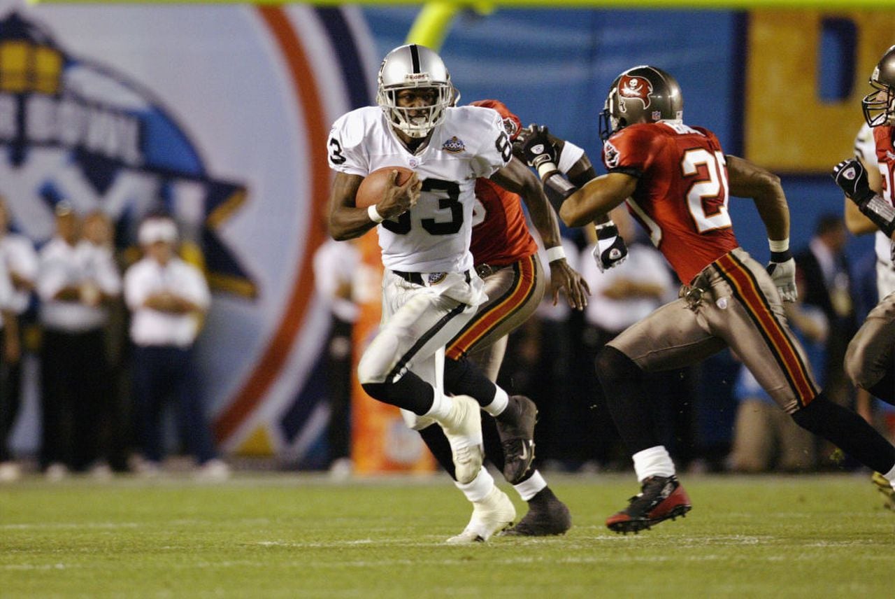 Oakland Raiders wide receiver Marcus Knight returns a kickoff against the Tampa Bay Buccaneers during Super Bowl XXXVII