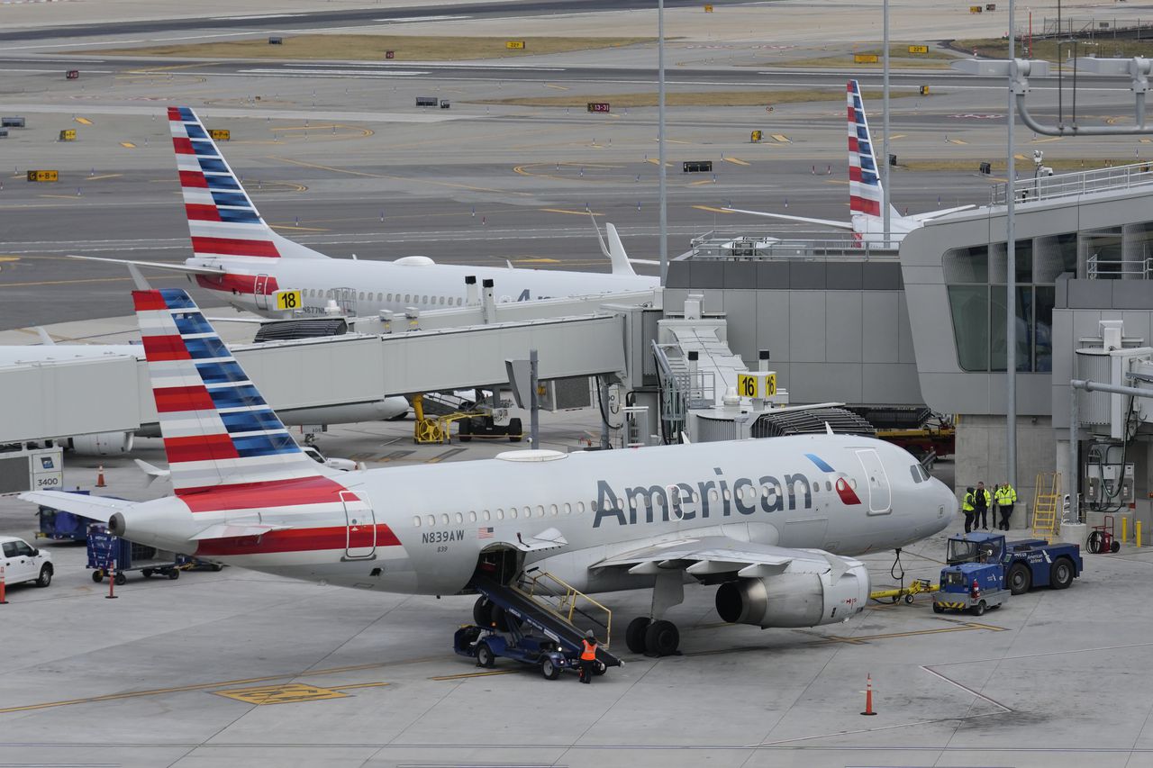 American Airlines to lay off 656 employees