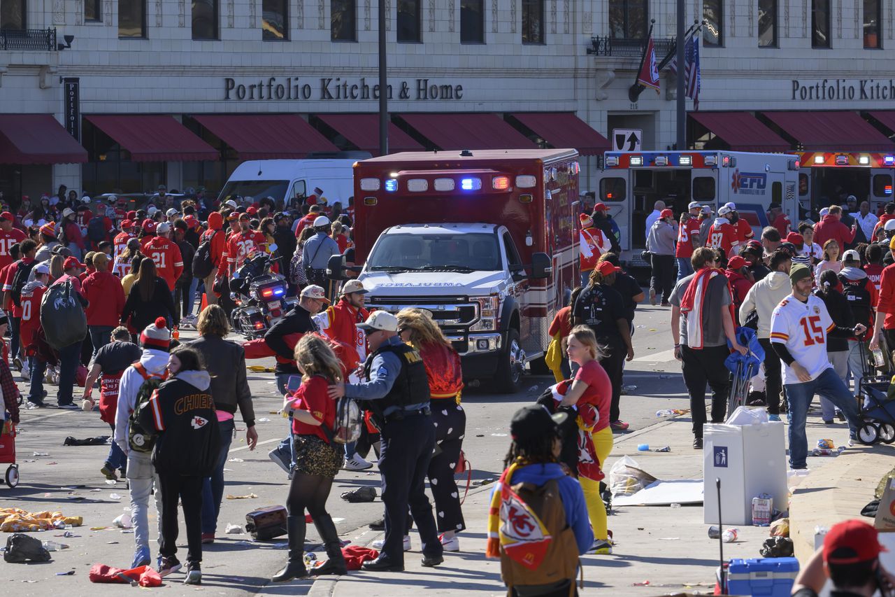 At least 8 children among 22 hit by gunfire at end of Chiefsâ Super Bowl parade