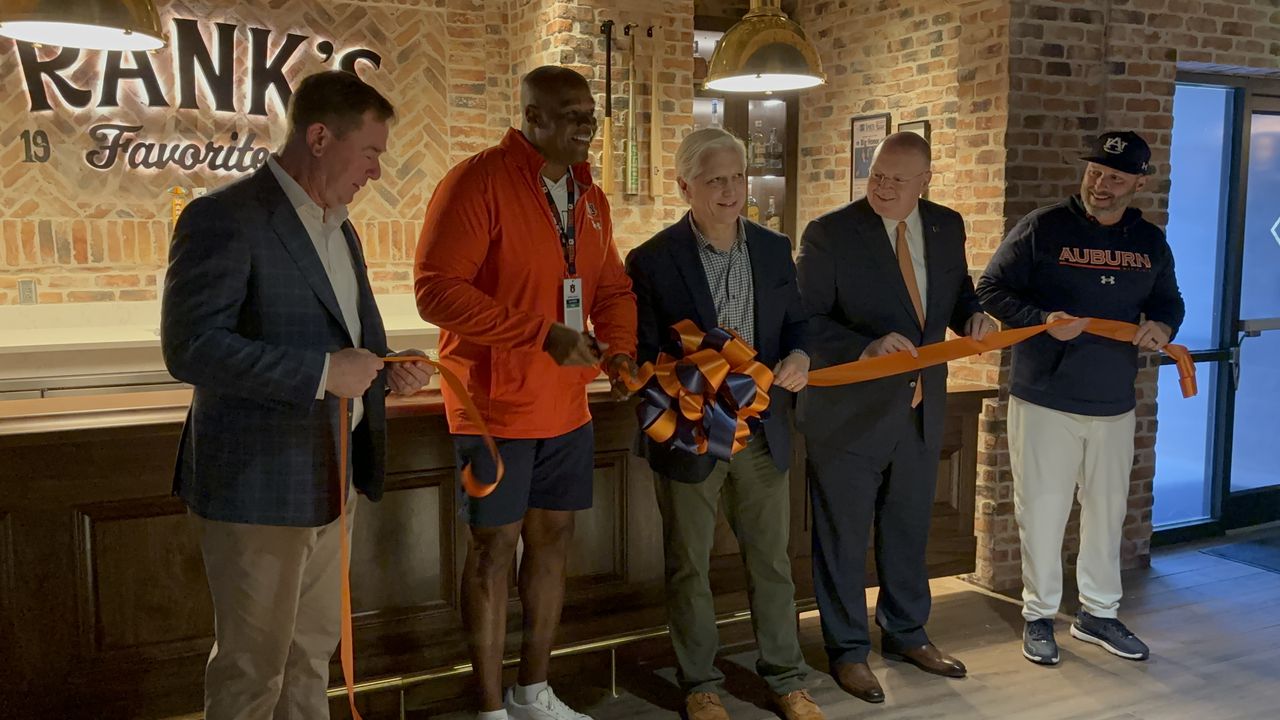 Auburn legend Frank Thomas returns to Plainsman Park for Hall of Fame club opening