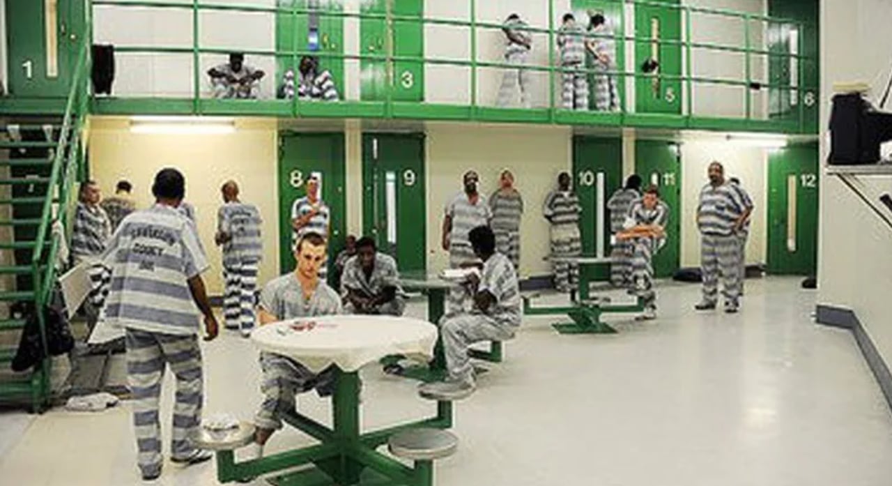 Birmingham mayor sues sheriff for not accepting city inmates