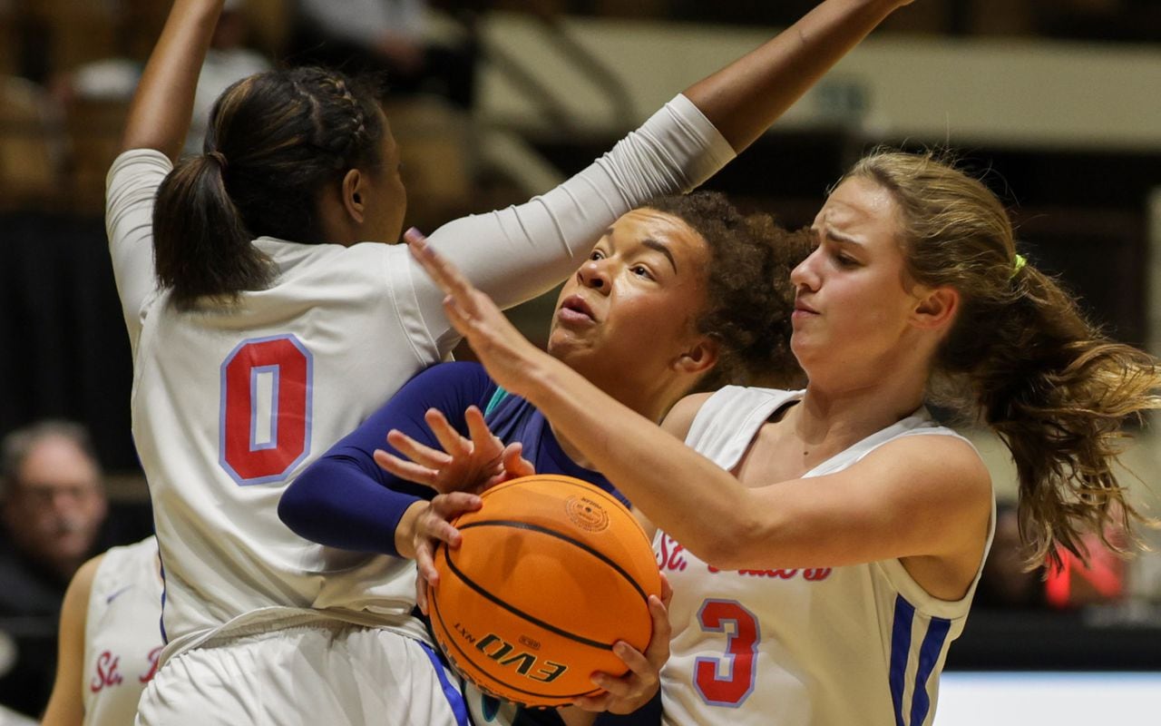 Class 5A No. 5 Gulf Shores shakes off slow start, edges St. Paulâs