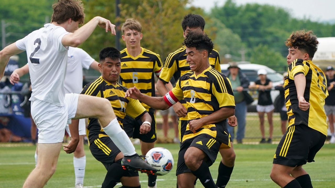 Coachesâ soccer poll: Two changes at the top in boysâ rankings