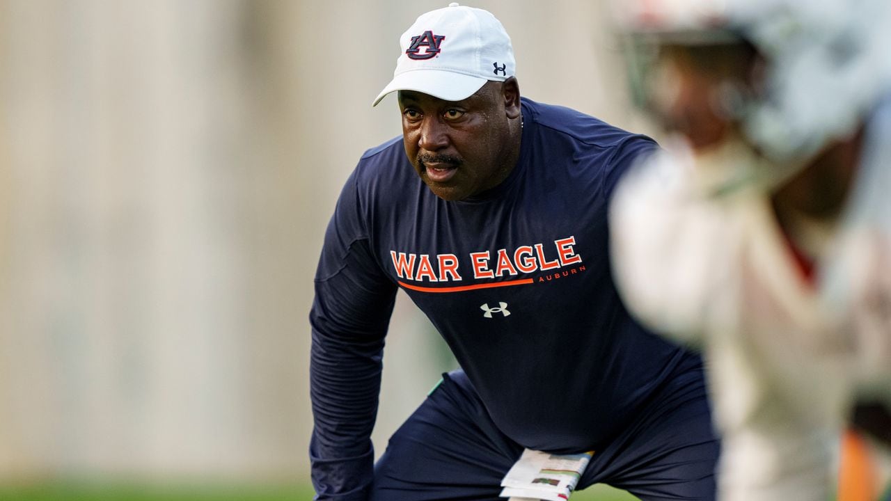 Cornerbacks coach Wesley McGriff signs new 2-year deal in Auburn return