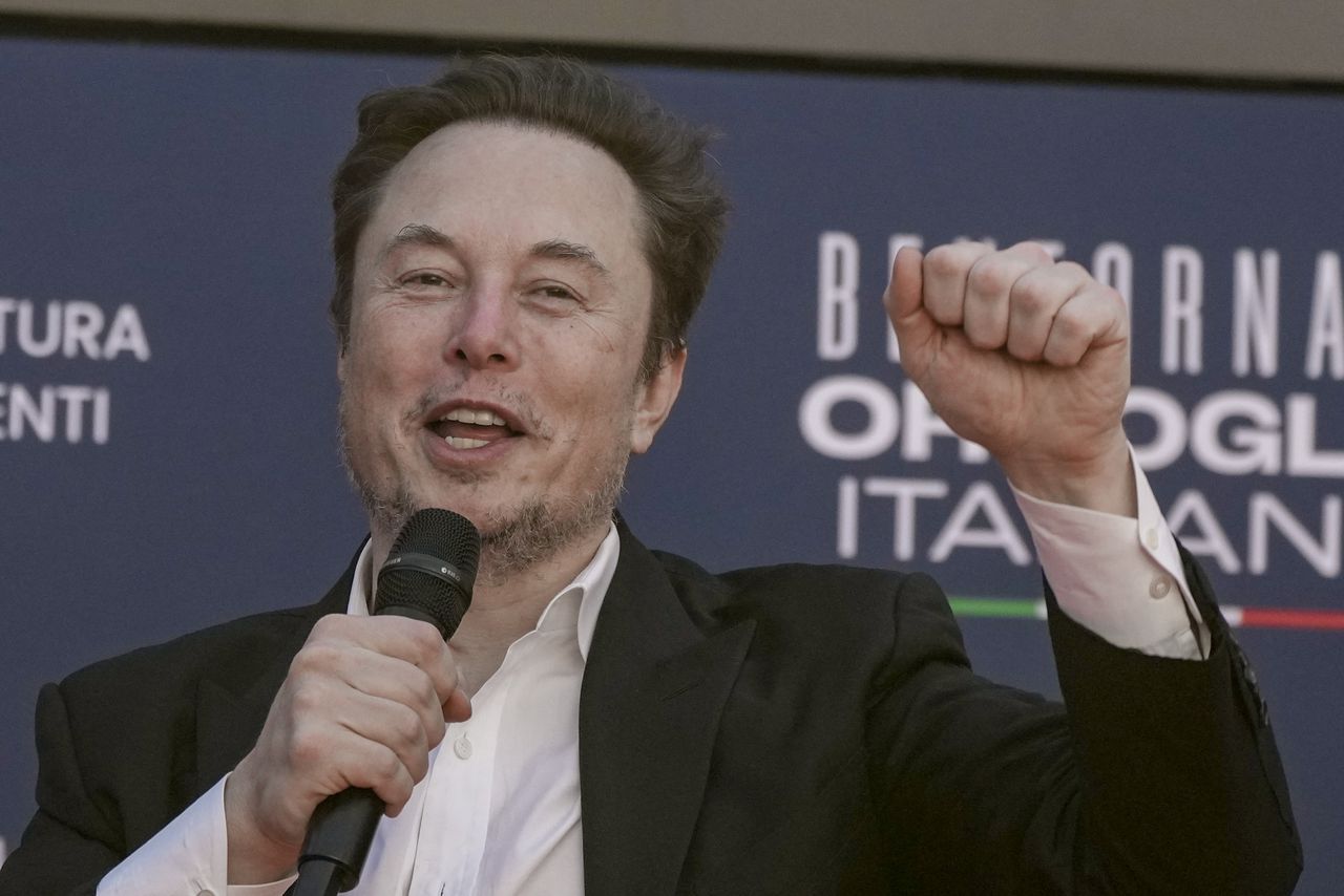 Elon Musk promises to âmake things goodâ after small bakery loses thousands when Tesla cancels