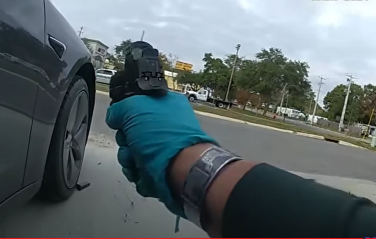 Florida cop mistakes falling acorn for gunshots, shoots up his patrol car