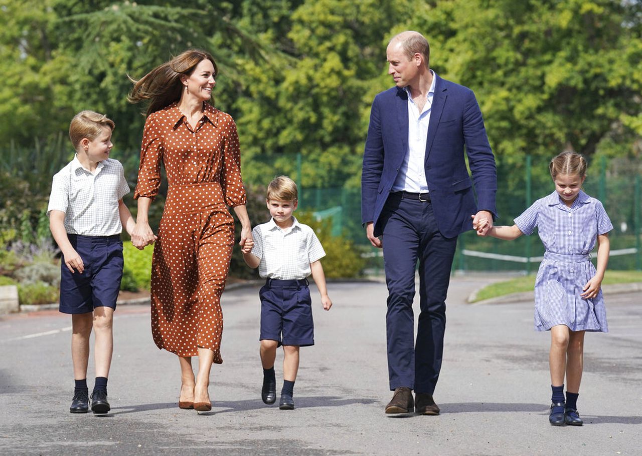 Kate Middleton leaves Windsor Castle for first time since abdominal surgery