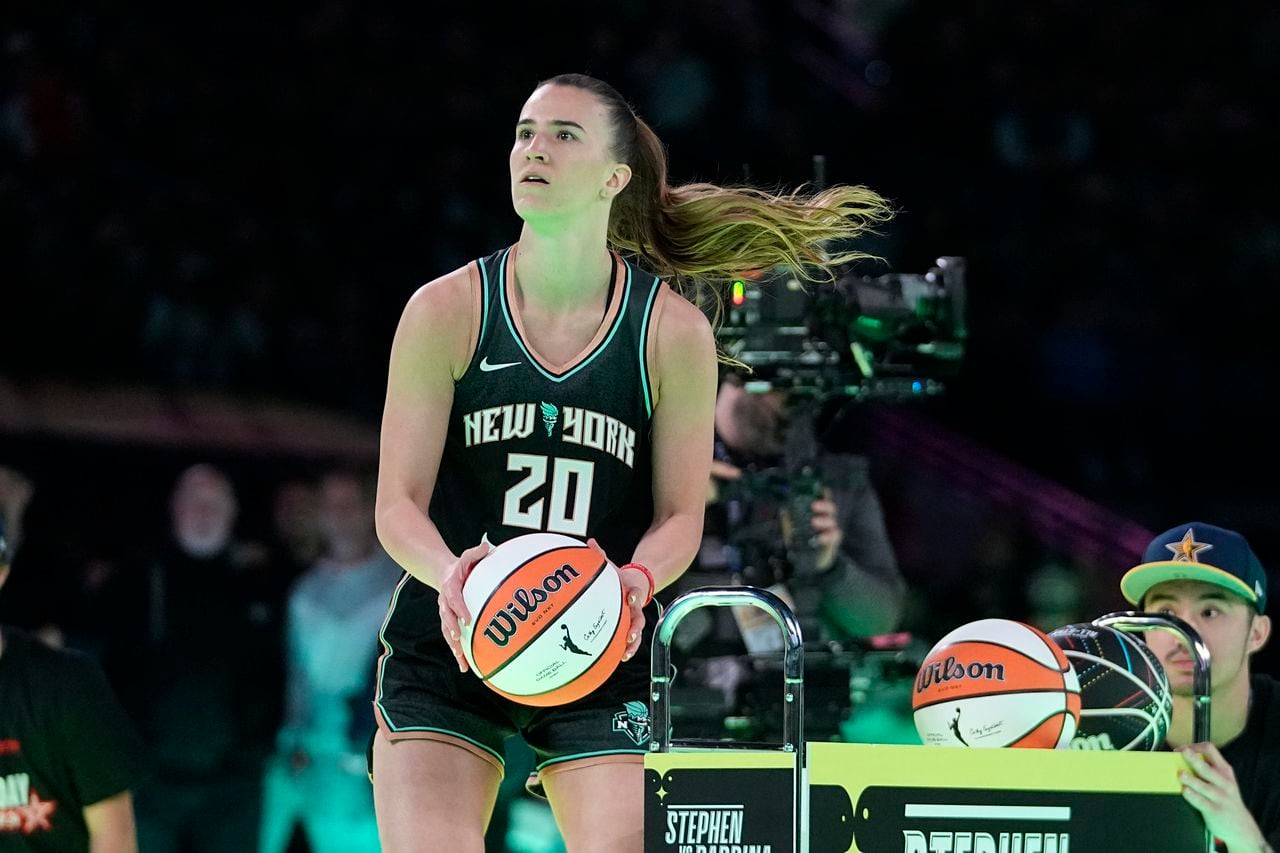 Kenny Smith defends Sabrina Ionescu comments after âdollsâ backlash