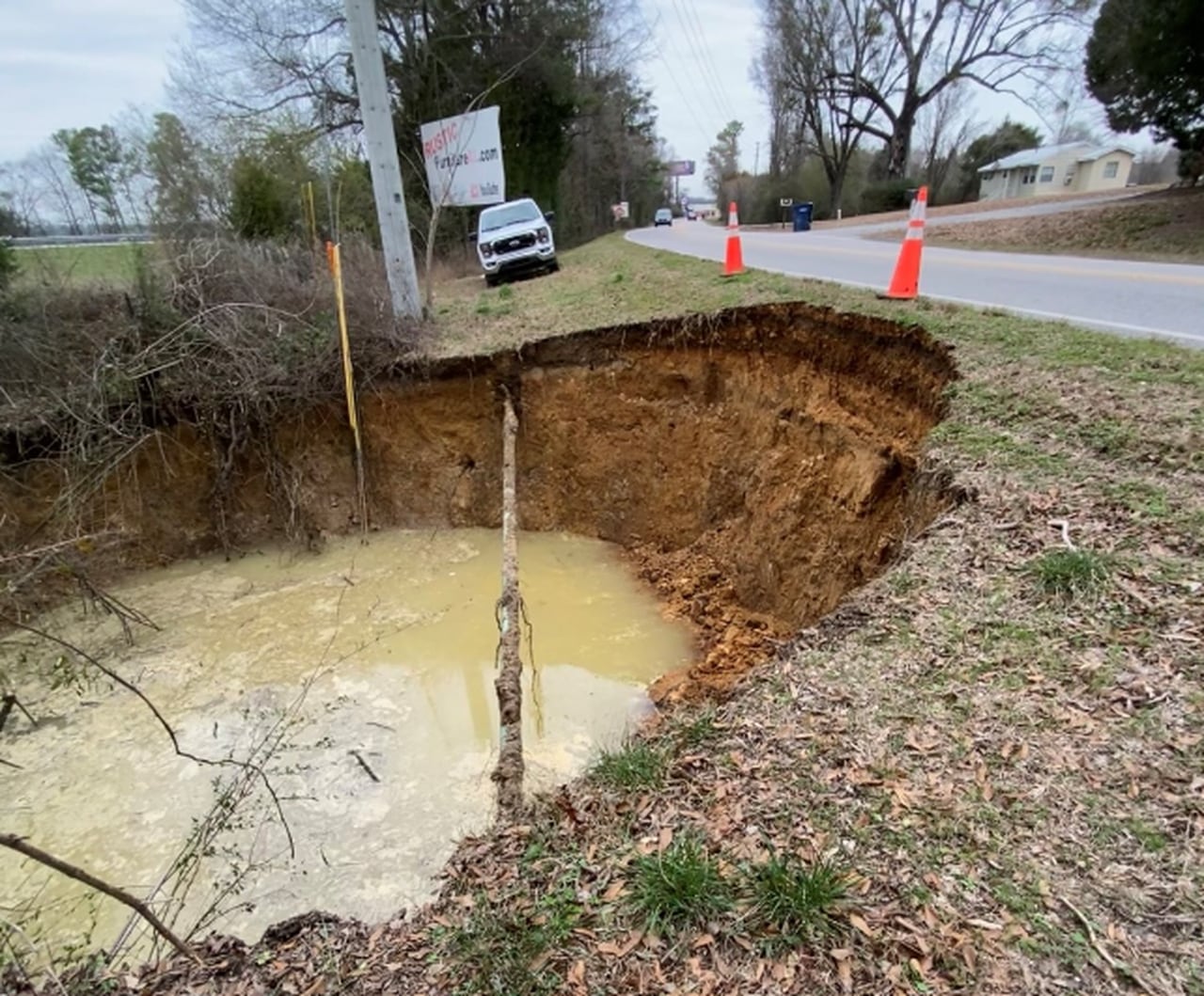 Massive sinkhole shuts down Shelby County road