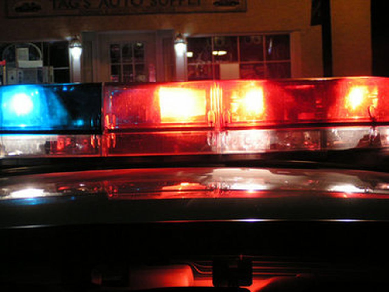 Mobile police investigating death of man found hurt in McDonaldâs parking lot