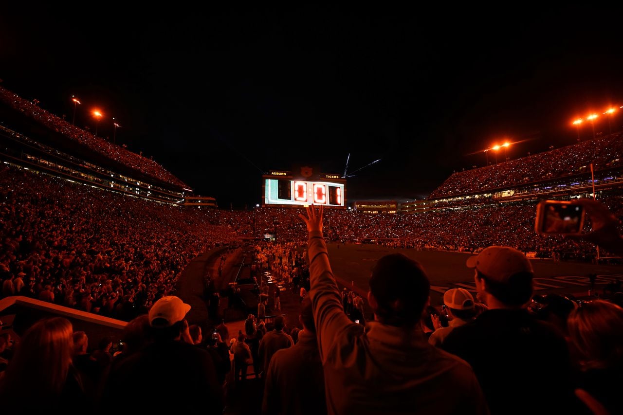 Newly promoted Auburn QB coach Kent Austin to receive $150,000 raise