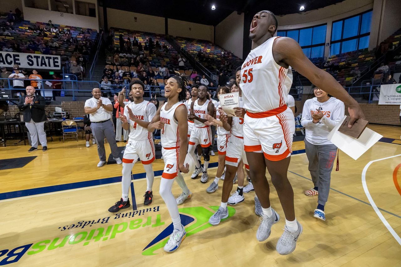 NW Regional boys: 7A Hoover manhandles Thompson for region title