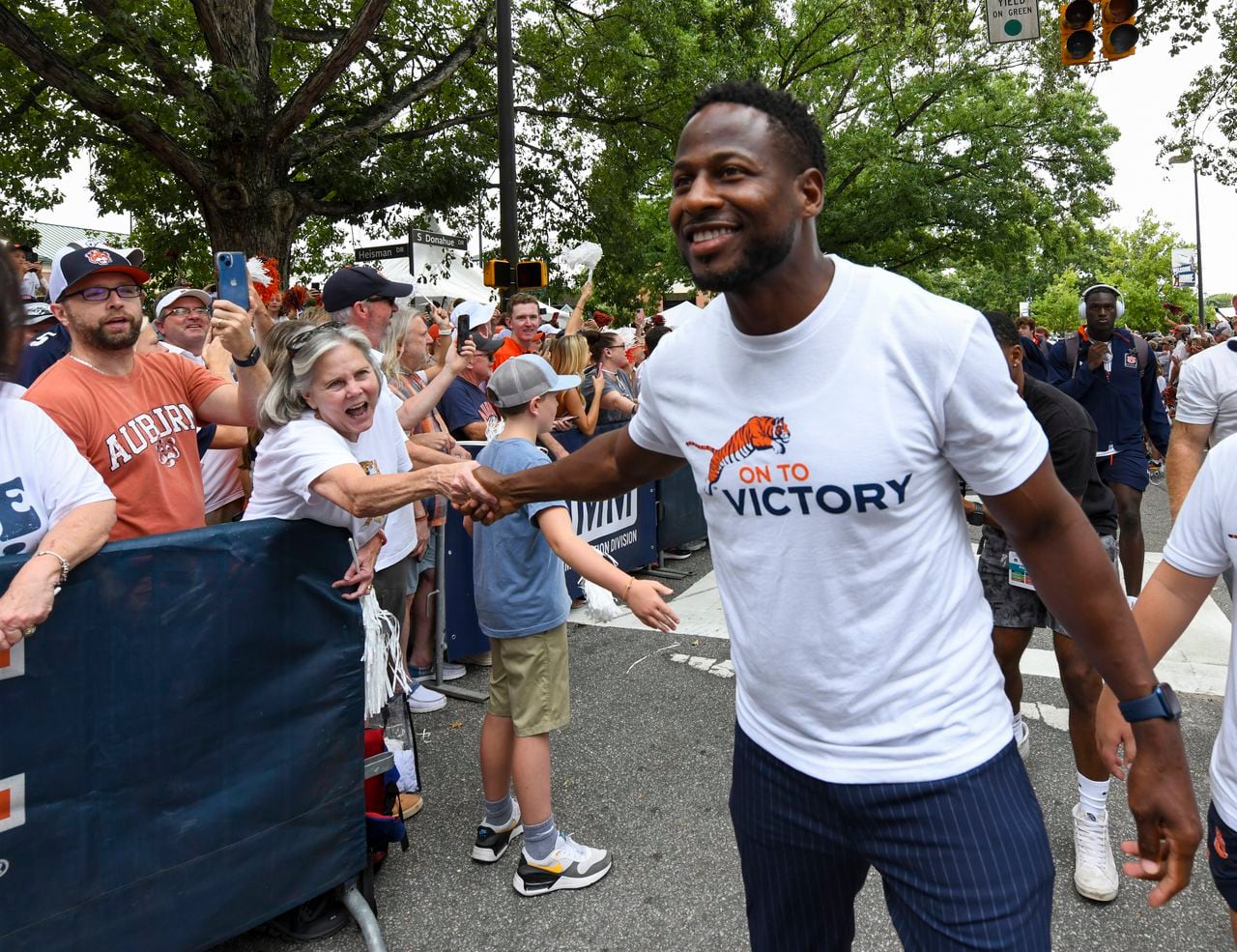 Raiders GM Tom Telesco ‘loves’ new RB coach Cadillac Williams’ time at Auburn