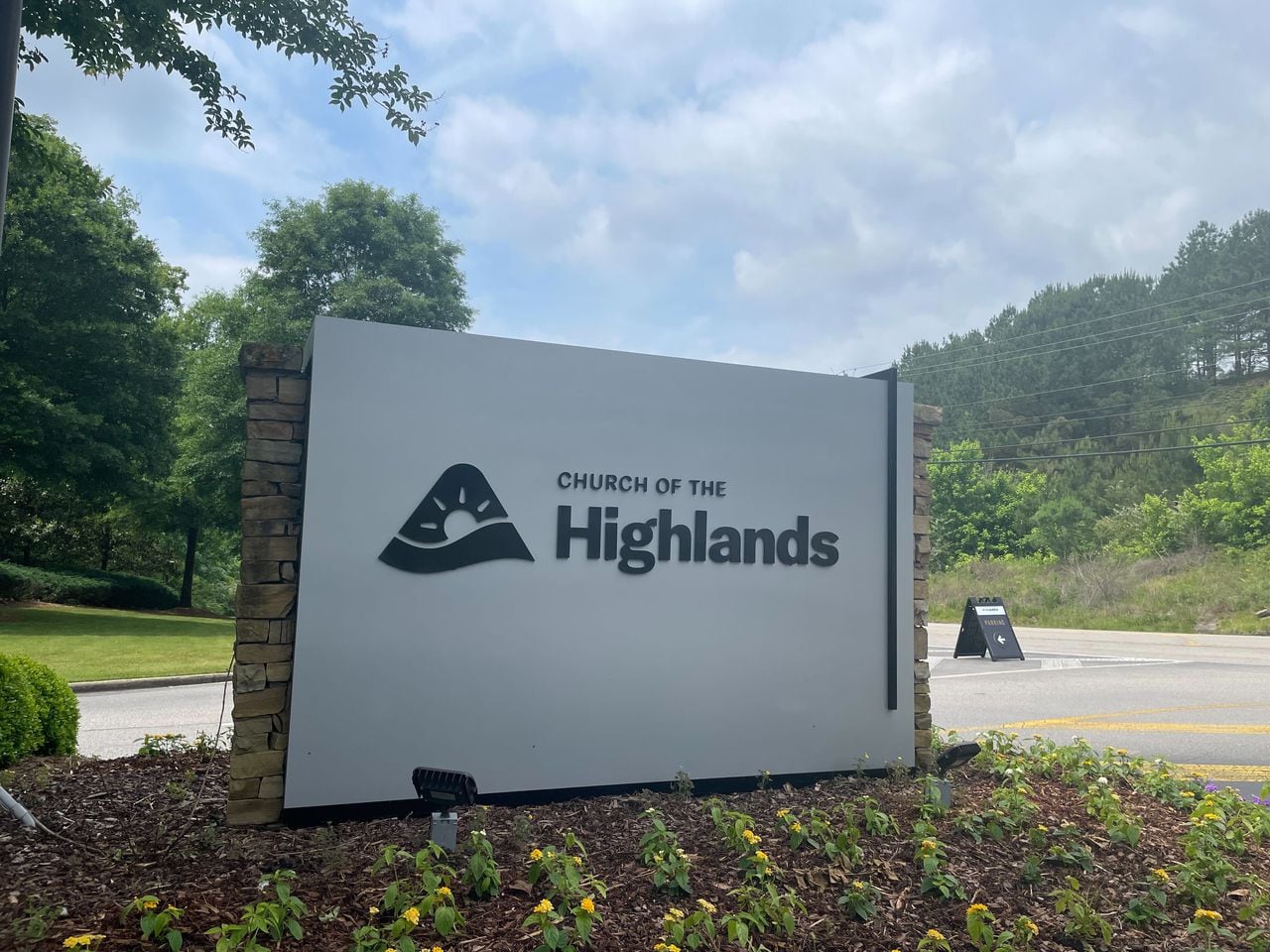 Teen with murder warrant caught with gun at Church of the Highlands, Pelham police say