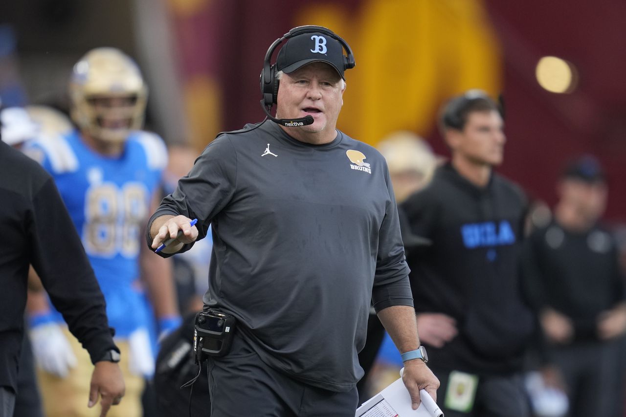 UCLAâs Chip Kelly leaving for Ohio State offensive coordinator job, per report