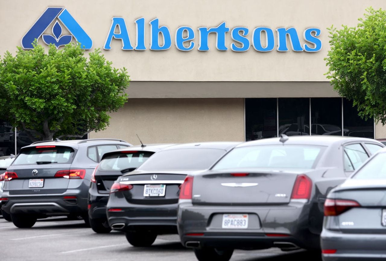 US suing to stop $24.6 billion Kroger and Albertsons grocery merger deal