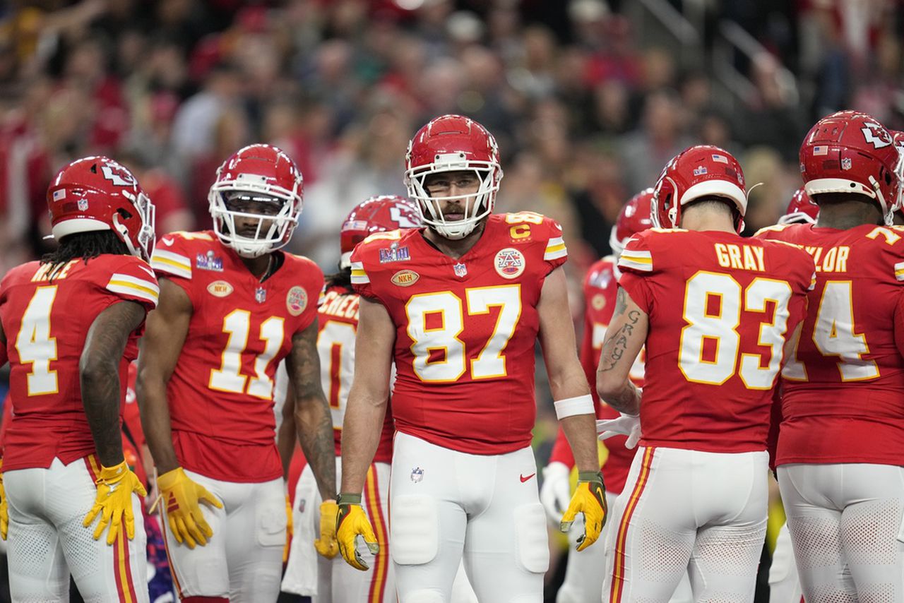 Watch Travis Kelce erupt on Andy Reid after Kansas City turnover in Super Bowl 58