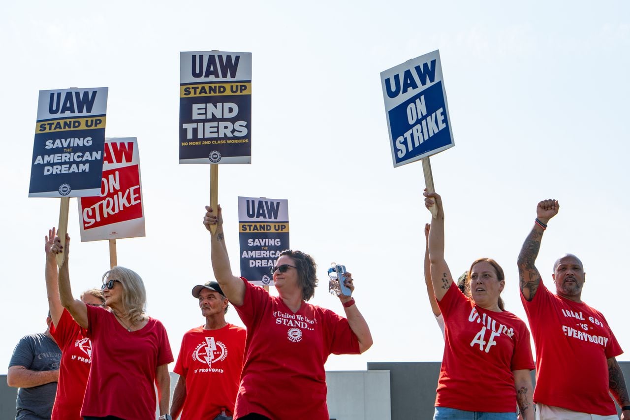 What does ‘signing a union card’ mean? Understanding the UAW effort in Alabama