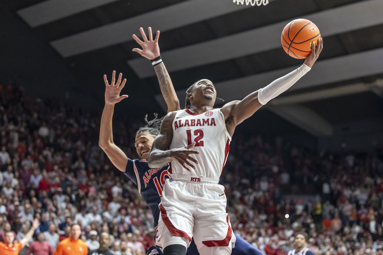 With Alabama guard out with head injury, freshman gets 1st start