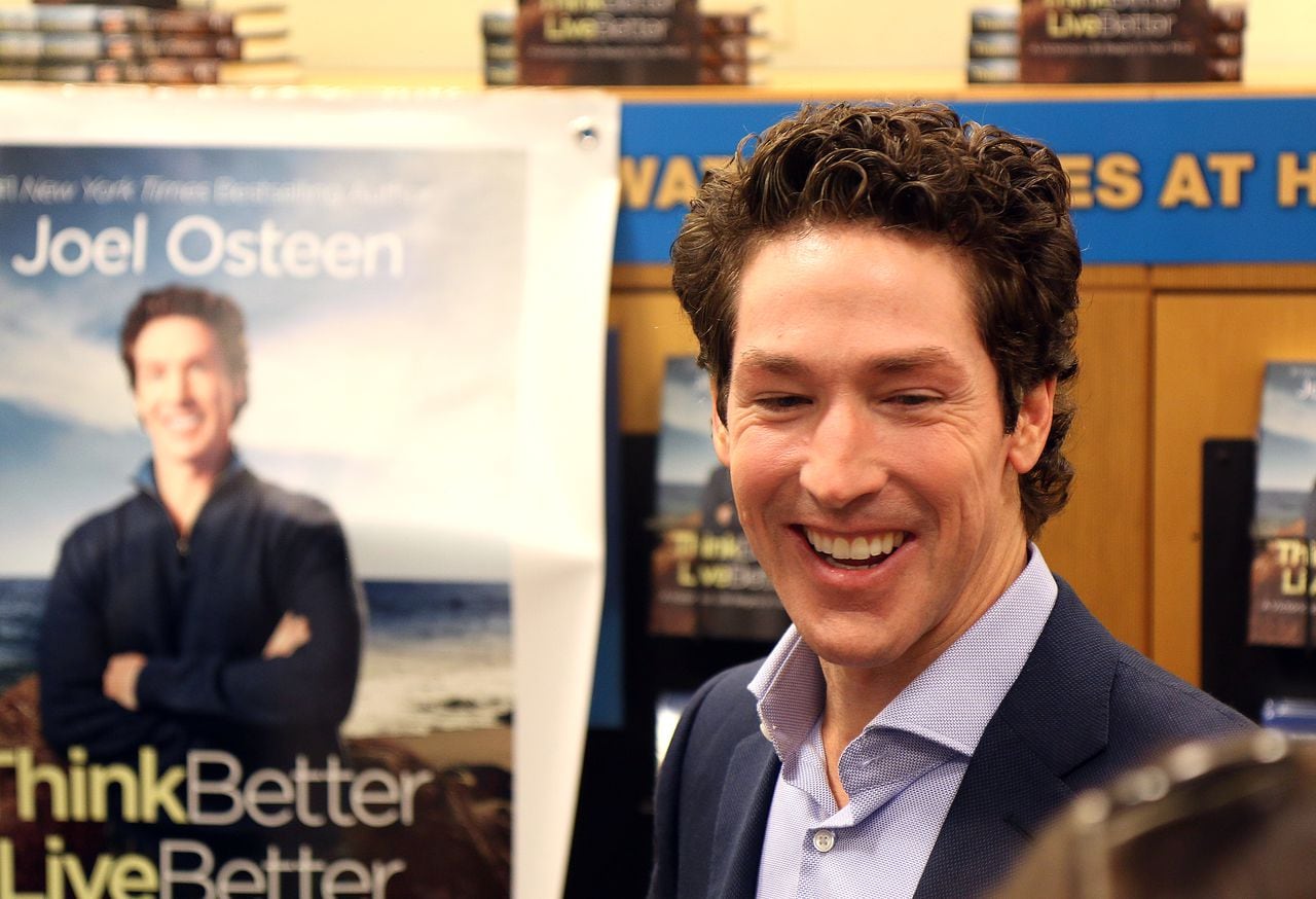 Woman firing rifle at Joel Osteenâs Lakewood megachurch killed by off-duty police