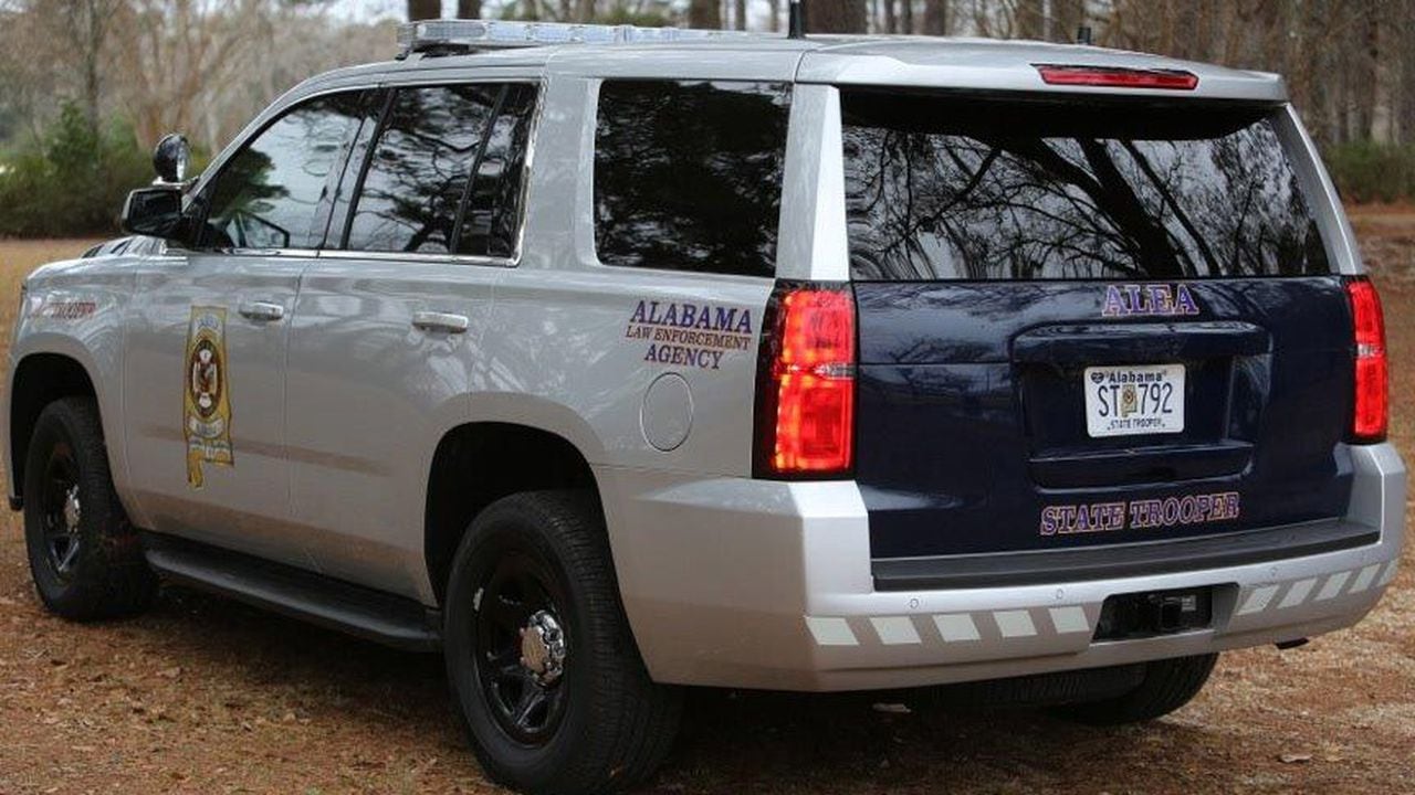 Alabama man dies after vehicle hits tree in Talladega County