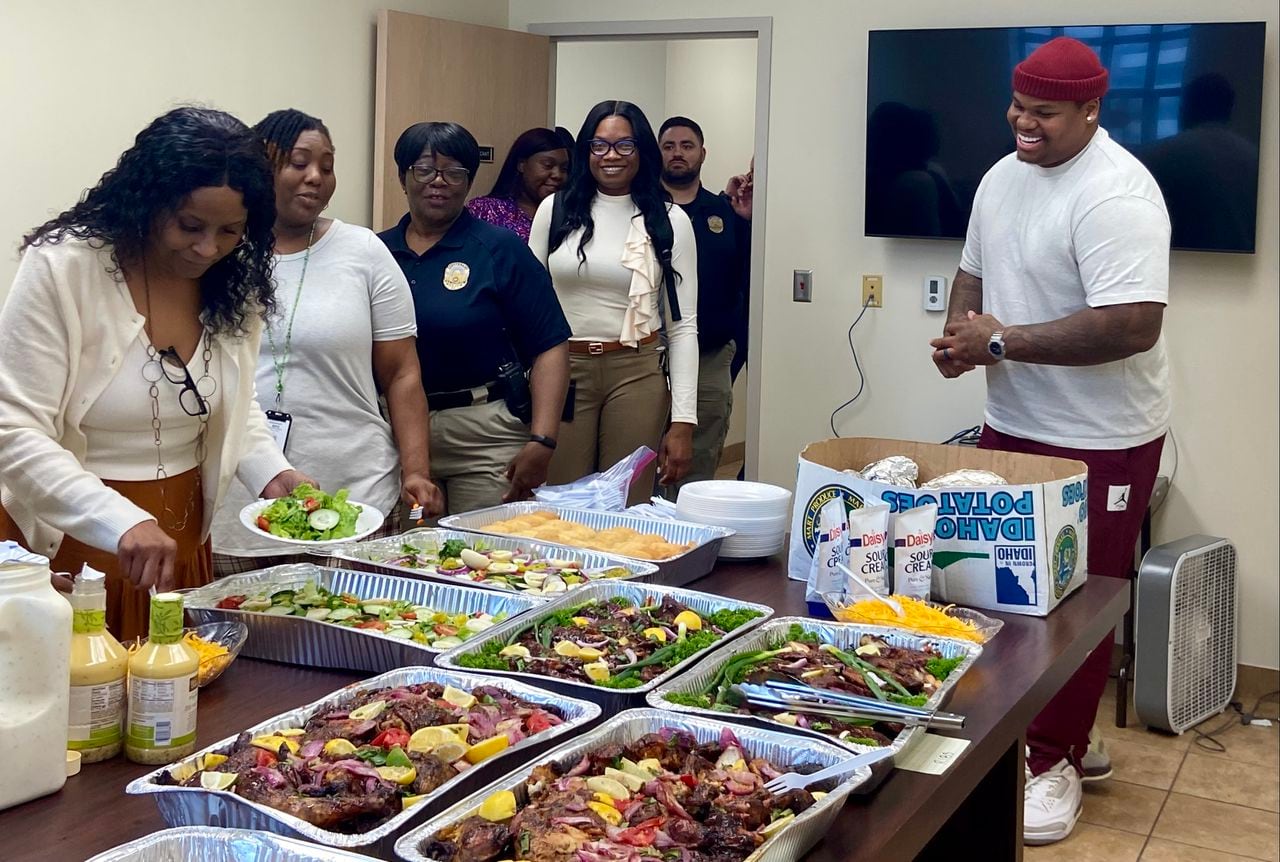 Quinnen Williams, New York Jets player with family ties to Birmingham police, honors city’s homicide investigators